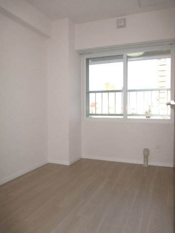 【洋室】 | ファミール大谷地 | ●洋室4.3帖
●クロゼット付