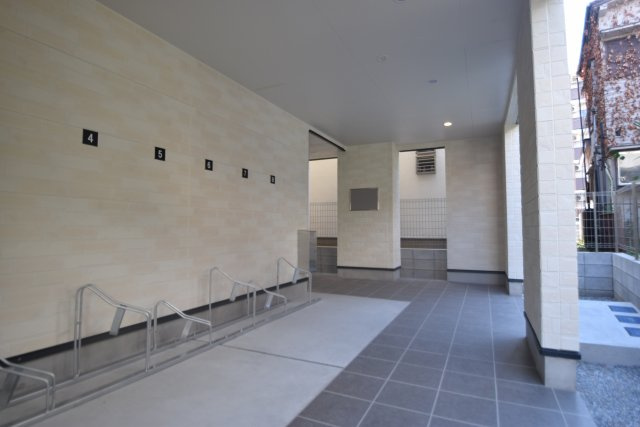 ベルメント船橋のエントランス|駐輪場あります。