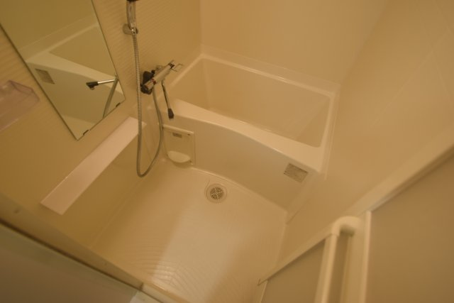 ベルメント船橋の浴室|浴室乾燥機付きです。