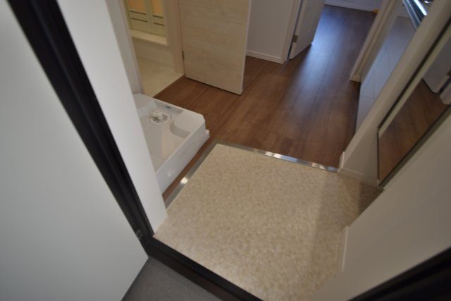 ベルメント船橋の玄関|靴箱付きの玄関です。