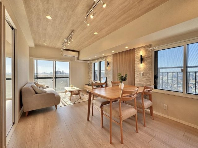 マイキャッスル大森町エクセレントステージの居間・リビング