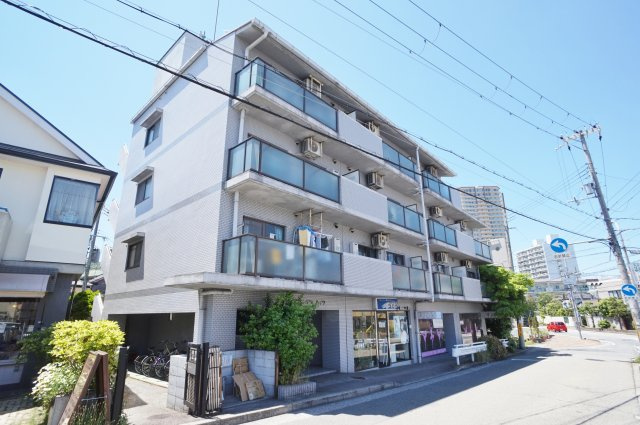宝塚シャンテリーハイツの外観