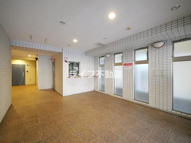 東小橋Ⅱ番館のロビー|建物の内部です