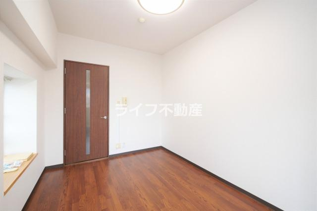 東小橋Ⅱ番館の居間・リビング|使いやすい居間です