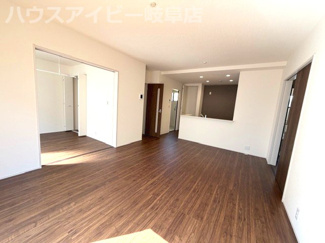 【居間・リビング】 | 羽島市正木町新井！平屋の新築戸建登場です♪敷地広々84坪！トイレ2ヶ所！広めのWICあります♪ | 羽島市正木町新井！平屋の新築戸建登場です♪敷地広々84坪！トイレ2ヶ所！広めのWICあります♪