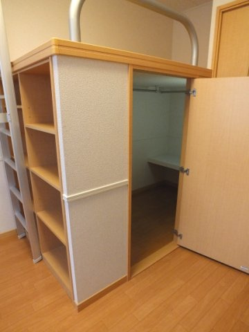 レオパレスＳＡＫＵＲＡⅡの内装|ベッド下収納