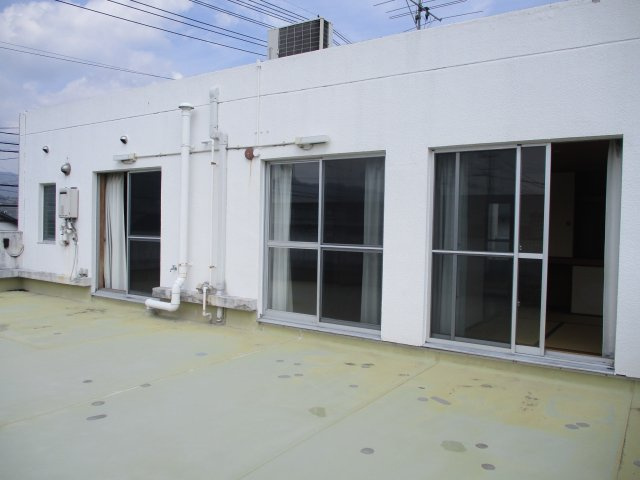 山口市矢原の店付住宅のバルコニー