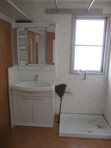 山口市矢原の店付住宅の独立洗面台