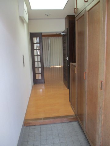 山口市矢原の店付住宅の玄関