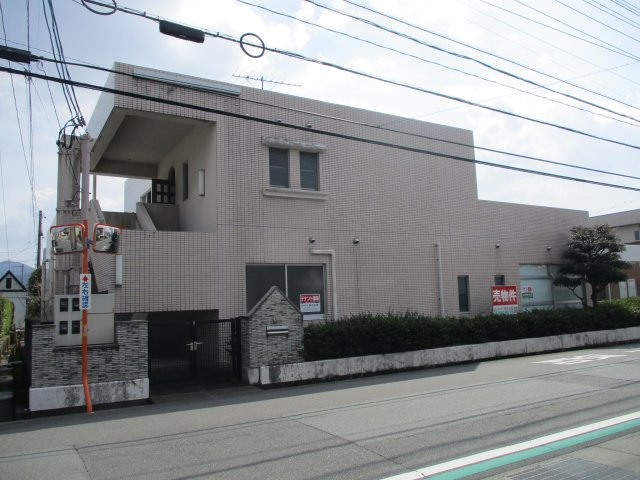 山口市矢原の店付住宅の外観