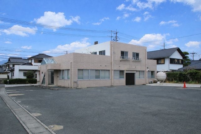 山口市矢原の店付住宅の外観