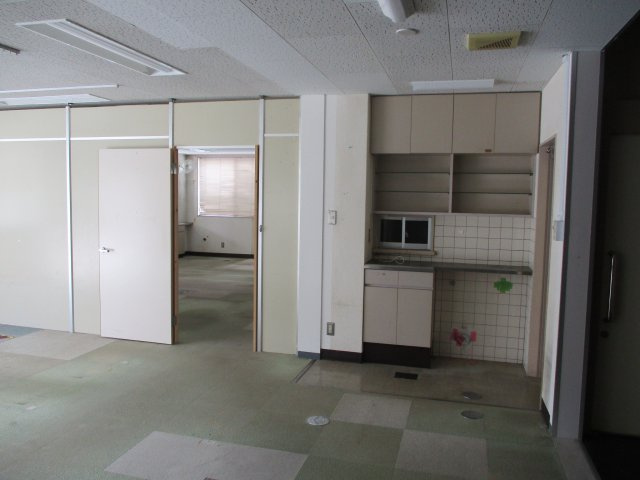 山口市矢原の店付住宅の玄関|店舗入り口部分