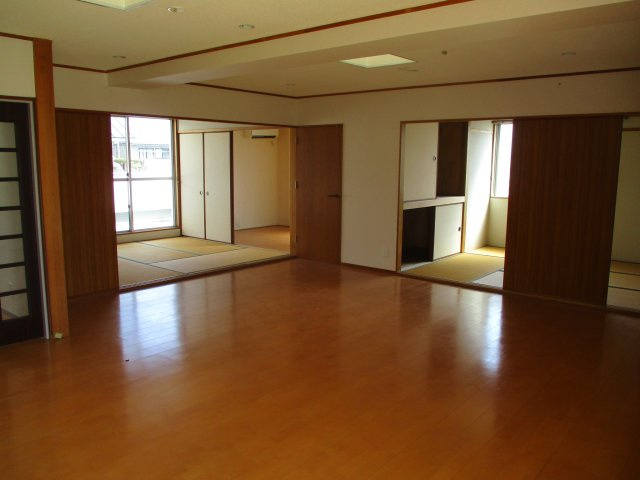 山口市矢原の店付住宅のその他|店舗玄関側進入路