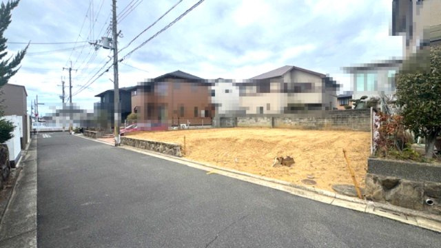 【前面道路含む現地写真】 | ライフフィールド野尻町Ⅲ | 南側が幅員約4.8mの道路に面しているため、明るい住まいが実現！