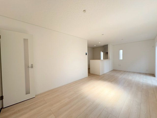 鶴ヶ島市中新田　新築分譲　東武越生線『一本松駅』徒歩2分　【新町小学区】の居間・リビング
