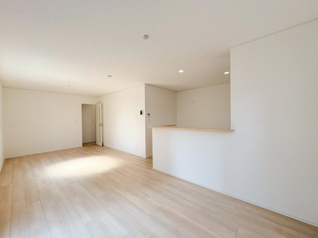 鶴ヶ島市中新田　新築分譲　東武越生線『一本松駅』徒歩2分　【新町小学区】の居間・リビング