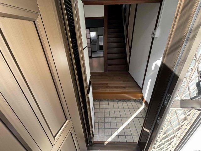 垂水区塩屋町3丁目12-50戸建の玄関