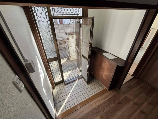 垂水区塩屋町3丁目12-50戸建の玄関
