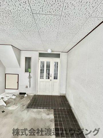 平野屋一戸建のエントランス