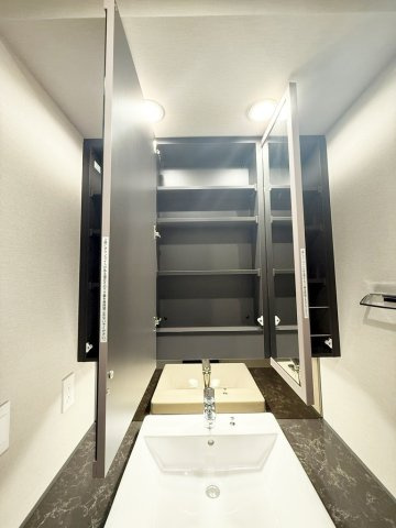 アトラス麻布十番の独立洗面台