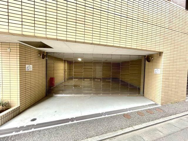 レジディア神田岩本町の駐車場