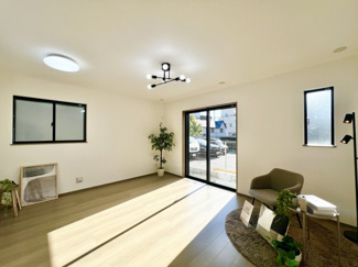 【居間・リビング】 | 杭全７丁目　新築一戸建