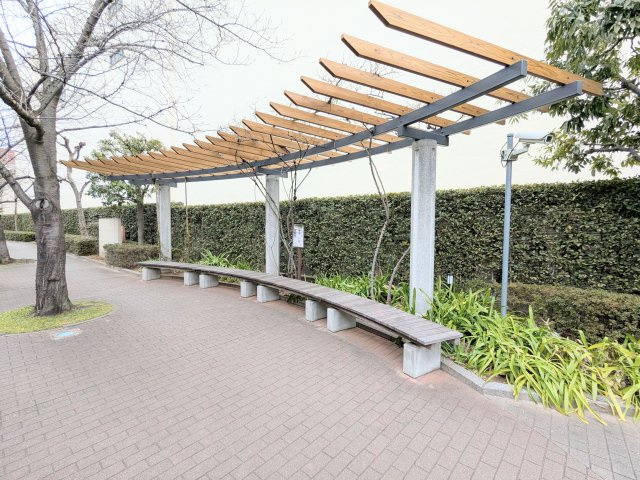 サングランデ桜橋のその他|～敷地内ベンチ写真～