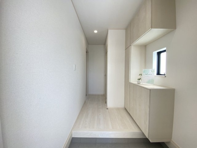 【玄関】 | 与那原町与那原（全4棟） | ※同仕様写真です