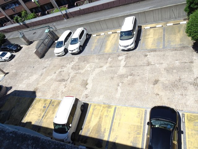 ラ・トーレ（La Torre）の駐車場