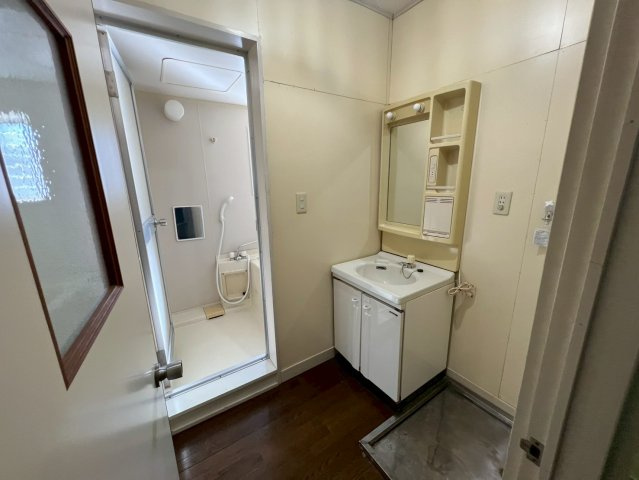 デファンス関根B棟の独立洗面台