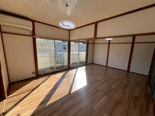 デファンス関根B棟の居間・リビング