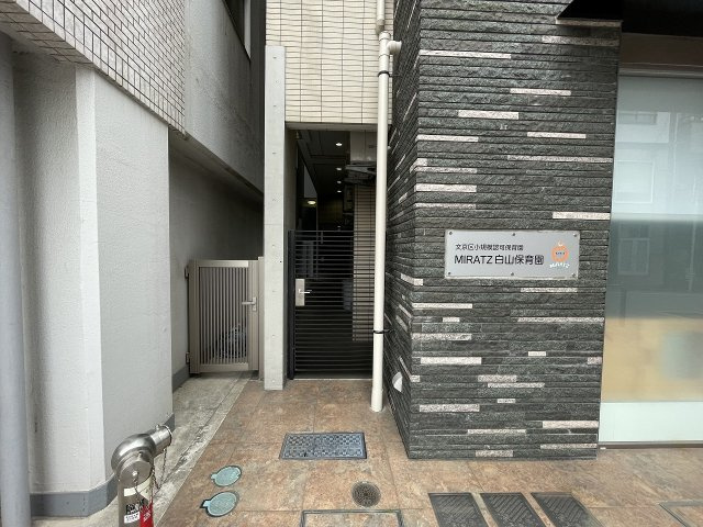 グリューネ白山のエントランス