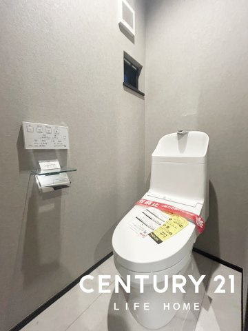 【トイレ】 | 小田急線「柿生」戸建 | 落ち着いた色調のトイレです