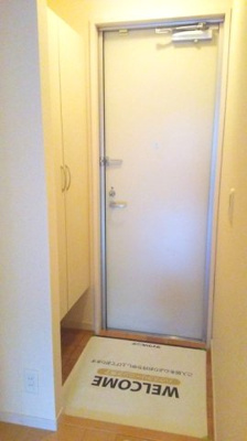 【玄関】 | ロイヤルクレッセント西登戸参番館 | 玄関