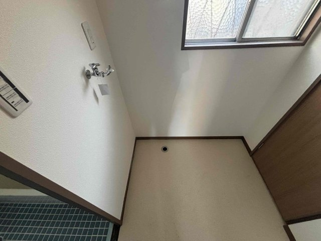 魚住町金ケ崎戸建の洗面所
