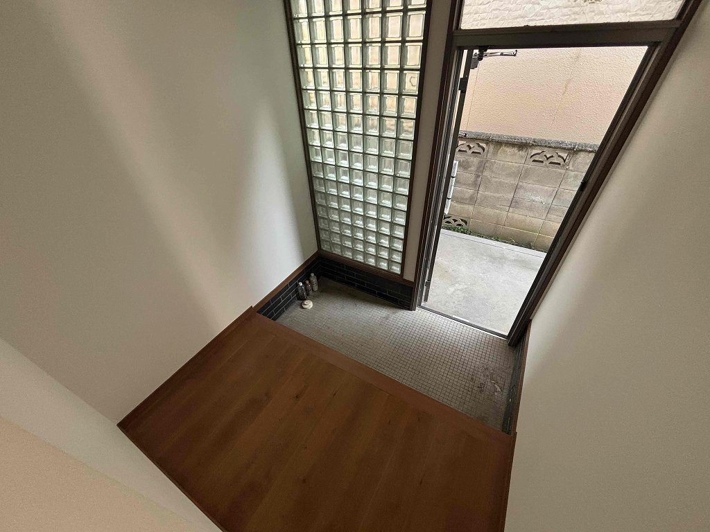 魚住町金ケ崎戸建の玄関