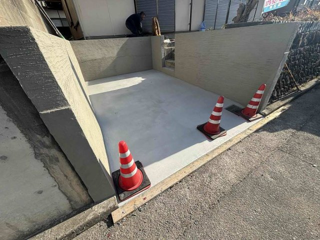 魚住町金ケ崎戸建の駐車場