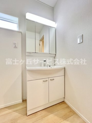 【独立洗面台】 | 沼津市中沢田 3期 新築一戸建て 3号棟 | 使いやすい独立洗面台です