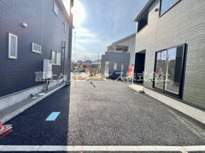 【駐車場】 | 沼津市中沢田 3期 新築一戸建て 3号棟 | 駐車場に車を止められます