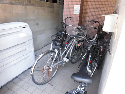 【駐車場】 | ベルメゾン相川 | 敷地内自転車置き場です。