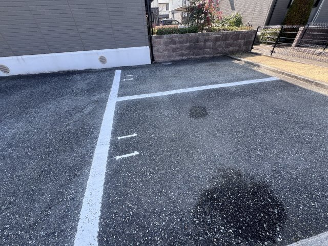 アルパポンテ一番館の駐車場