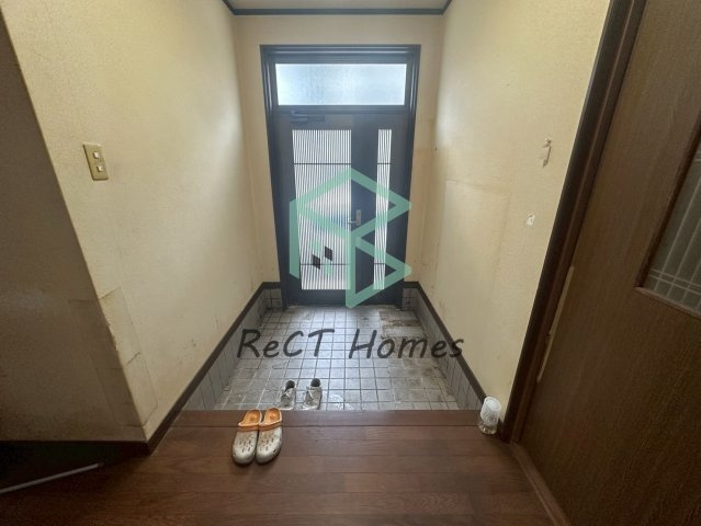 姫路市広畑区才中古戸建の玄関