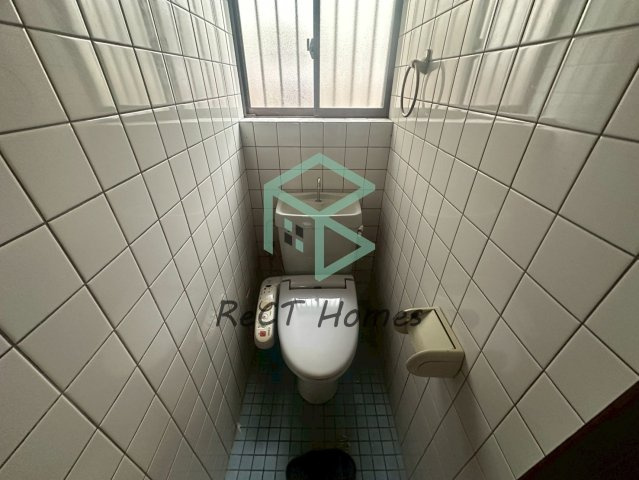 姫路市広畑区才中古戸建のトイレ