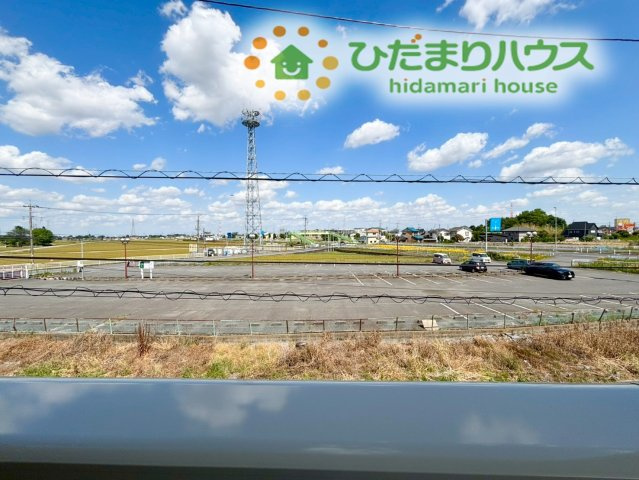 熊谷市久保島　第3　新築一戸建て　クレイドルガーデン　01の展望|バルコニーからは周囲に遮るもののない広大な景色が見渡せます！開放的な青空が広がり、心地よい風が吹き抜けるため、毎日の家事の合間に外を眺めて、ホッと一息つきながらリフレッシュできる心地よい環境です★