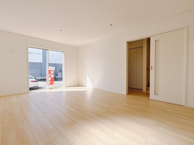 【Cradle garden】高根沢町宝積寺 第16 全3棟の前面道路含む現地写真|〇区画全体〇
全棟カースペース2台並列確保！
お車での来客があっても安心です。ゆとりのある駐車スペース付きで、毎日の出入りもスムーズにできます。
※2025年12月撮影