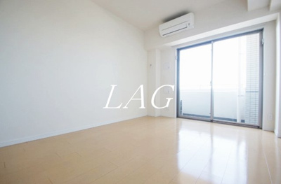 【居間・リビング】 | スペーシア梅屋敷 | 洋室のお部屋です。