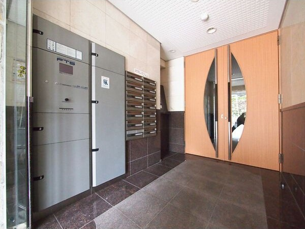 ケイジェイ・レジデンス覚王山のエントランス