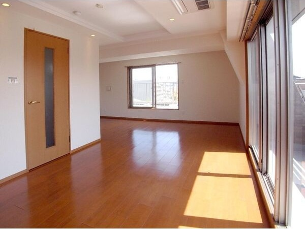 ケイジェイ・レジデンス覚王山の居間・リビング