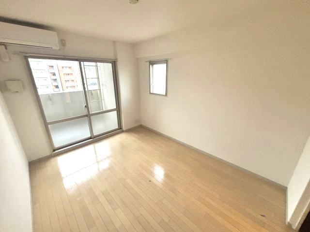 ライジングコート深江本町フラワーパークの居間・リビング