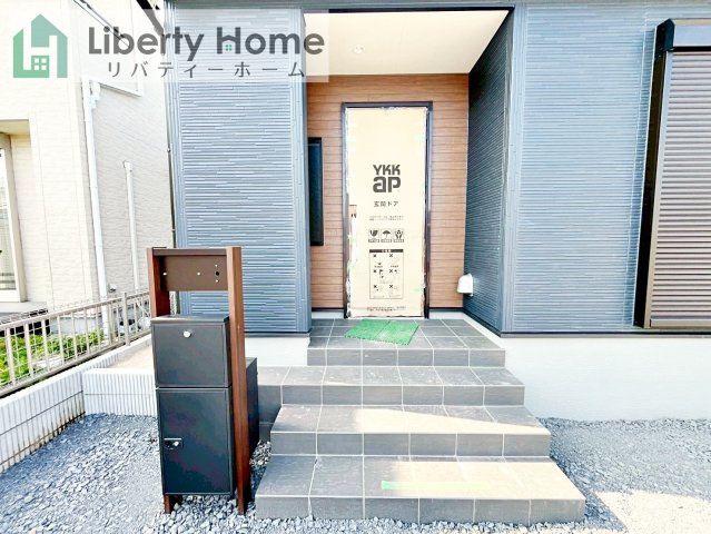 第1常総市中妻町　新築戸建　2号棟のエントランス